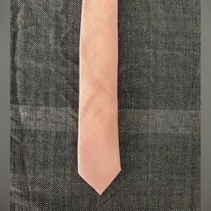 Tie Bar solid salmon-colored necktie - linen/silk blend